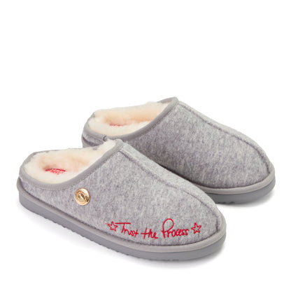 Daniella Karagach’s Women's Fireside Knit Shearling Clog - US 4974